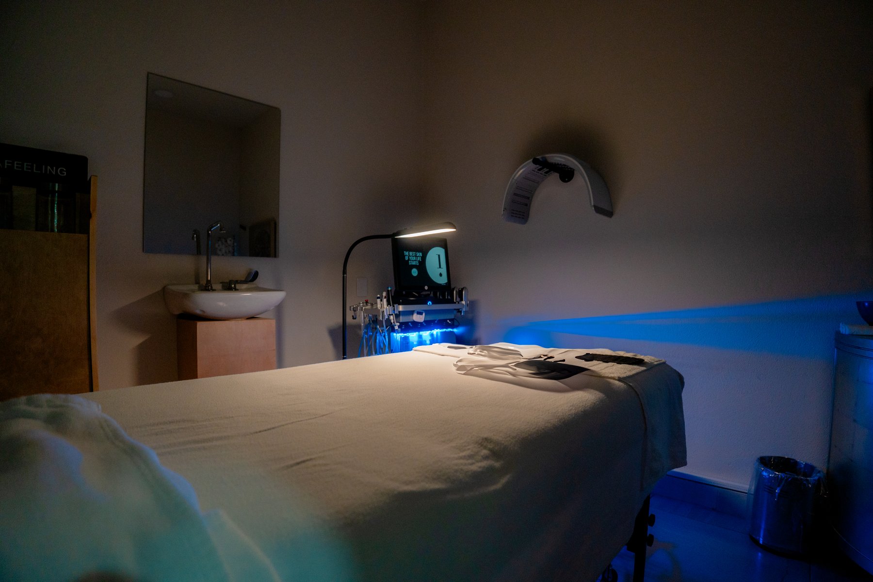 LED light therapy treatment room